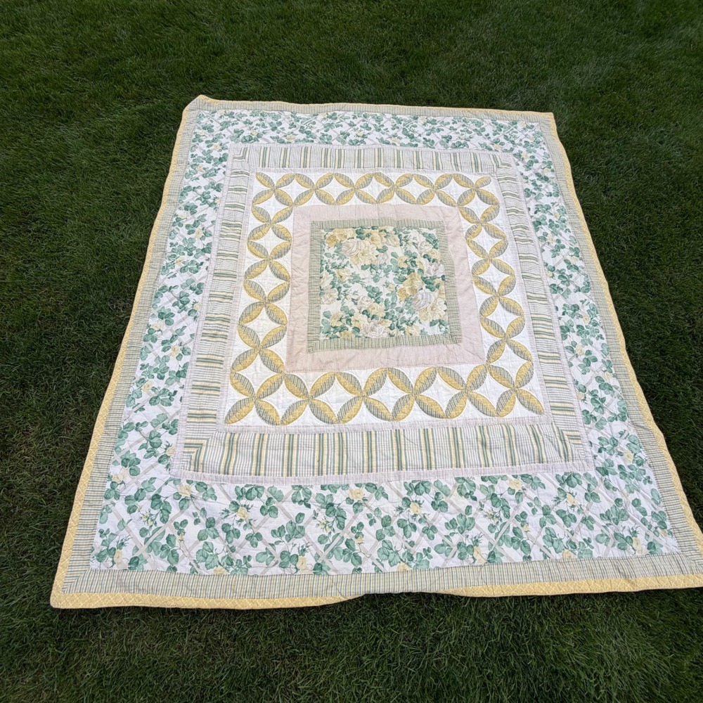 Cute Floral Patchwork Quilt Green Yellow Cottagecore Double Wedding Ring King